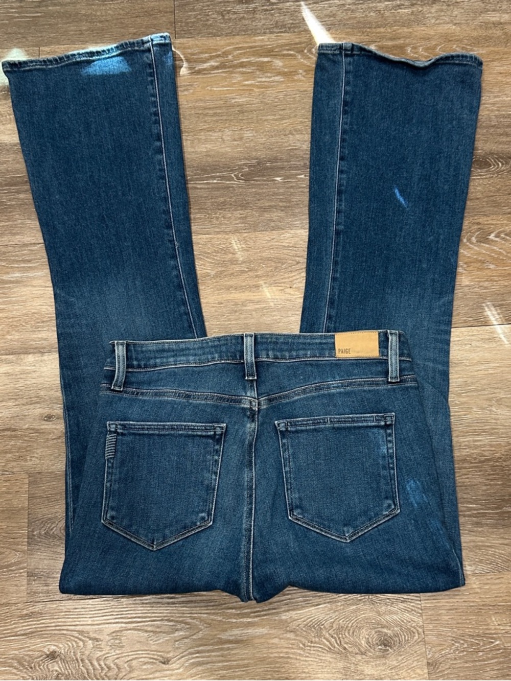 Like New! PAIGE High Rise Laurel Canyon Straight Leg Slight Flair Jeans - Picture 3 of 8